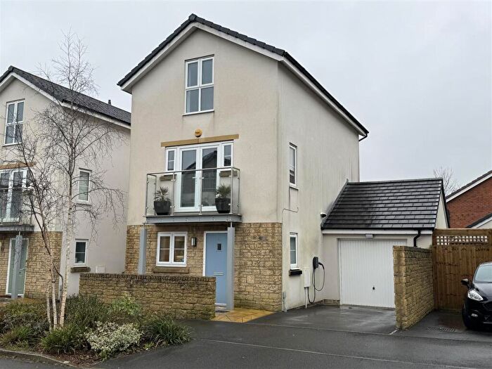 4 Bedroom Link Detached House For Sale In Nightingale Way, Westfield, BA3