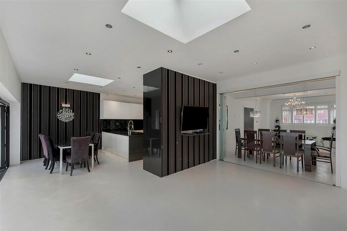 5 Bedroom Semi-Detached House To Rent In Briar Avenue, London, SW16