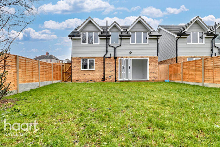 3 Bedroom Detached House For Sale In Cheapside East, Rayleigh, SS6