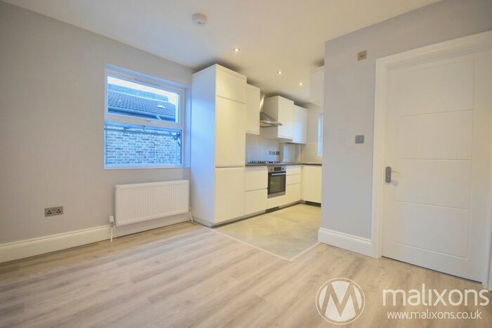2 Bedroom Maisonette To Rent In Marian Road, London, SW16