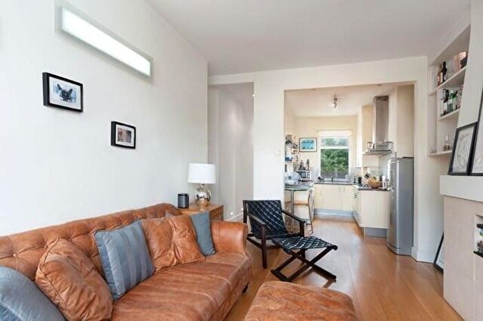 2 Bedroom Flat To Rent In Ingham Road, West Hampstead, NW6