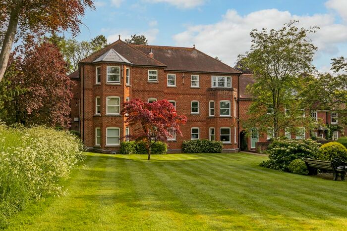 2 Bedroom Flat To Rent In Mead Road, Winchester, SO23