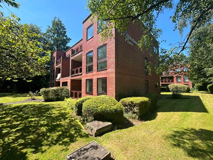 2 Bedroom Flat To Rent In Alderwood Place, Princes Way, Solihull, West Midlands, B91