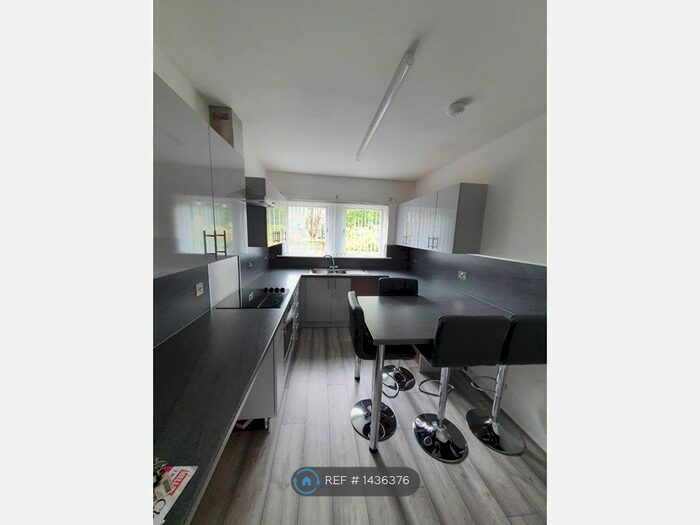 2 Bedroom Flat To Rent In St Vincent Place, Lanark, ML11