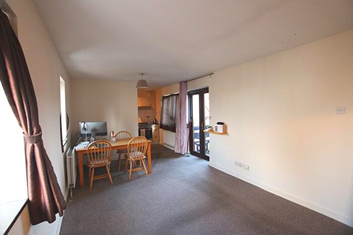 2 Bedroom Apartment To Rent In Cricklewood Lane, London, NW2