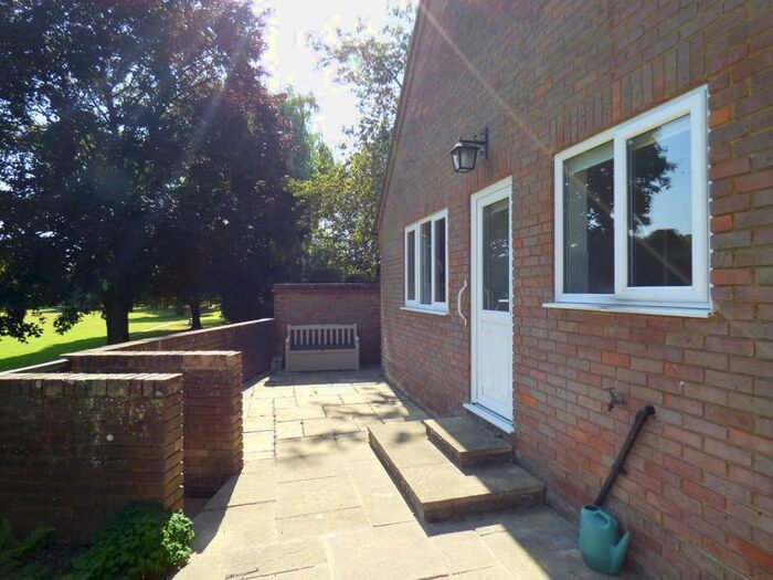 2 Bedroom Bungalow To Rent In High Street, Great Missenden HP16