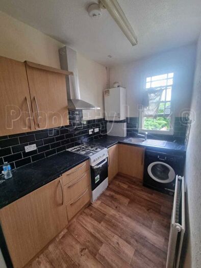 1 Bedroom Flat To Rent In Seymour Gardens, Ilford, IG1