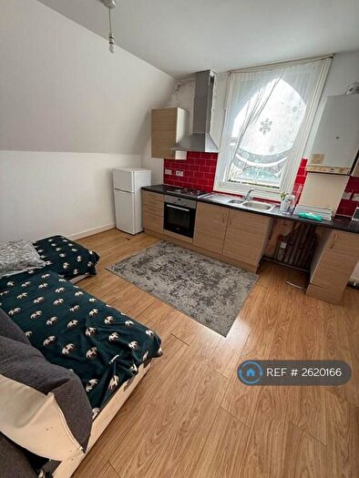 2 Bedroom Flat To Rent In Eglinton Hill, London, SE18