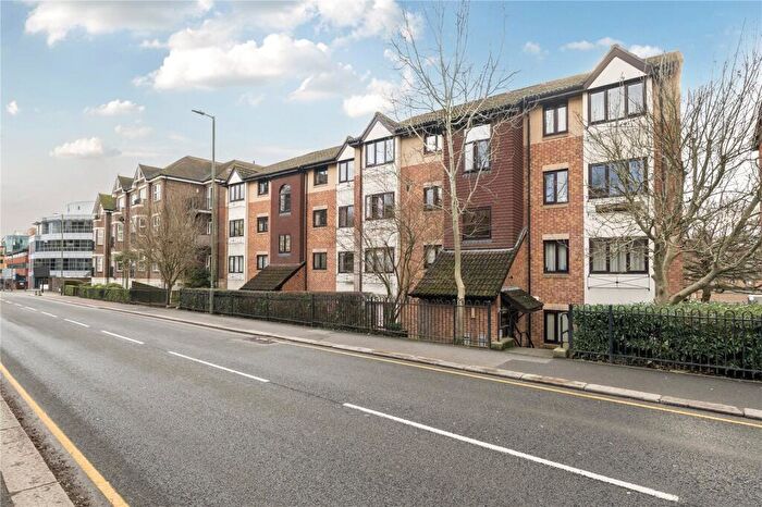 2 Bedroom Apartment For Sale In Station Road, Redhill, Surrey, RH1