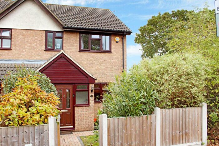 3 Bedroom Semi-Detached House For Sale In Wick Lane, Wickford, SS11