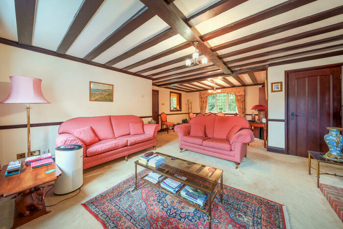 2 Bedroom Flat For Sale In Framewood Road, Fulmer, SL2