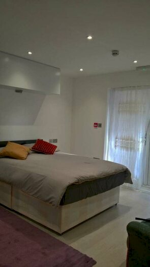 Studio To Rent In Canterbury Place, Elephant And Castle, London, SE17