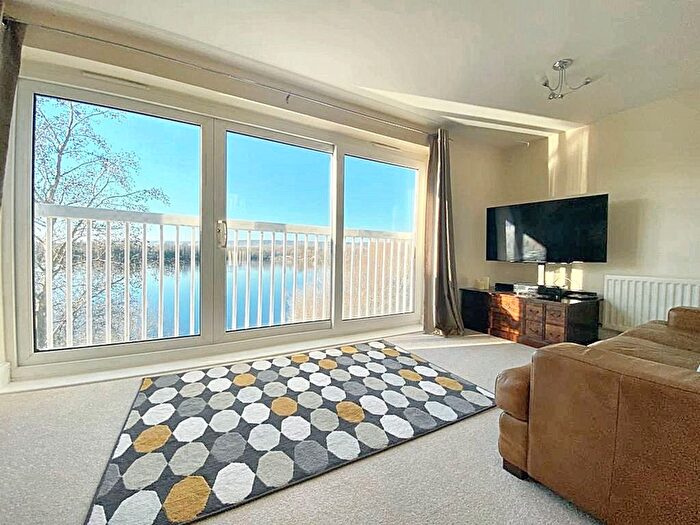 2 Bedroom Flat For Sale In The Lakes, Larkfield, ME20