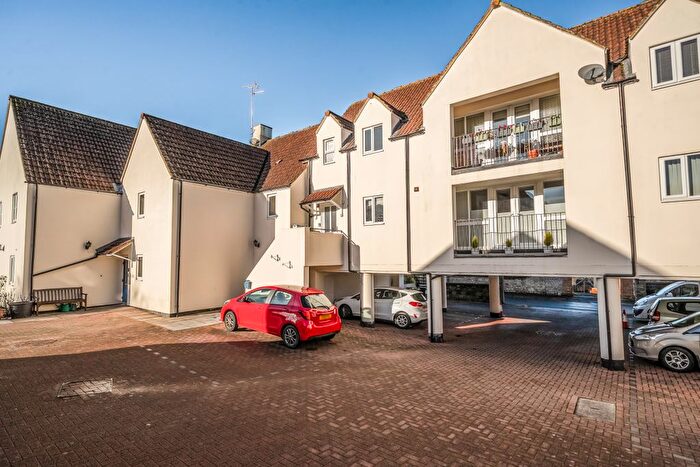 2 Bedroom Maisonette For Sale In High Street, Purton, SN5