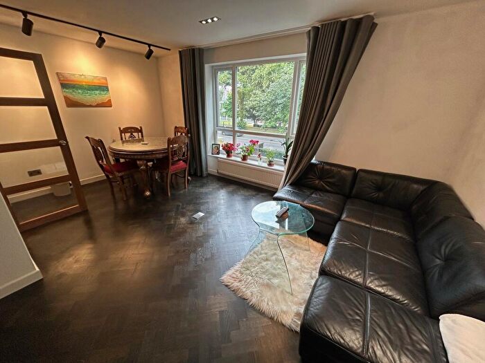 3 Bedroom House To Rent In East Drive, B5