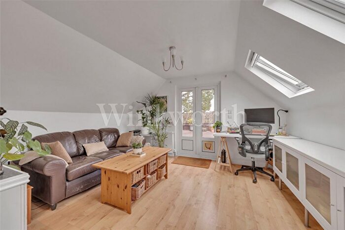 2 Bedroom Flat To Rent In North End Road, London, NW11