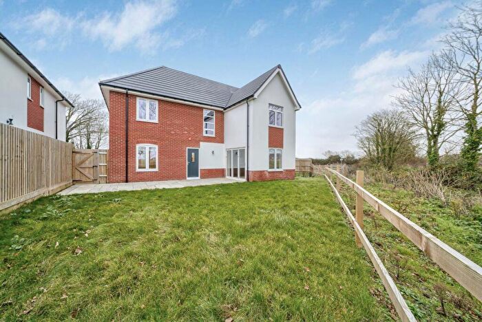 4 Bedroom House To Rent In Stream Side Gardens, PO21