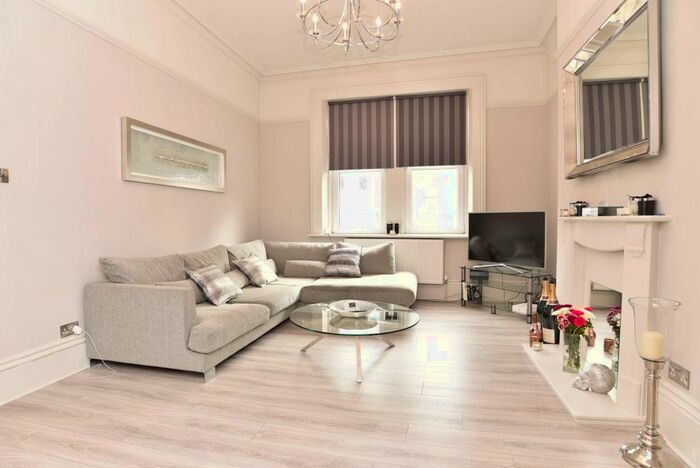 2 Bedroom Flat To Rent In Cold Bath Road, Wells House, HG2