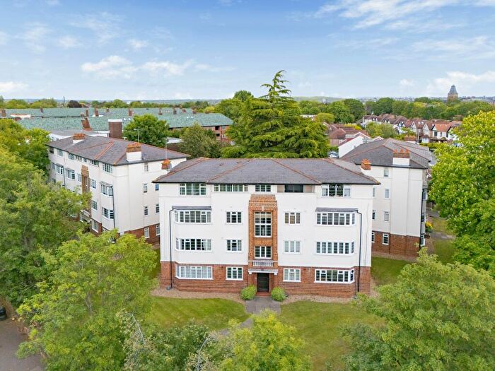 3 Bedroom Apartment For Sale In Woodford House, Woodford Road, South Woodford, E18
