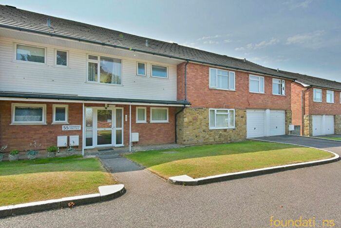2 Bedroom Flat For Sale In Collington Avenue, Bexhill-On-Sea, TN39