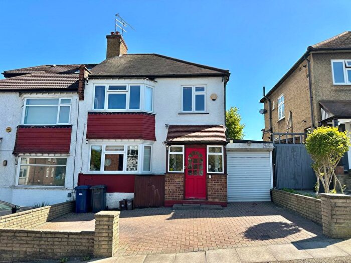 4 Bedroom Semi Detached House For Sale In Denham Road, London, N20