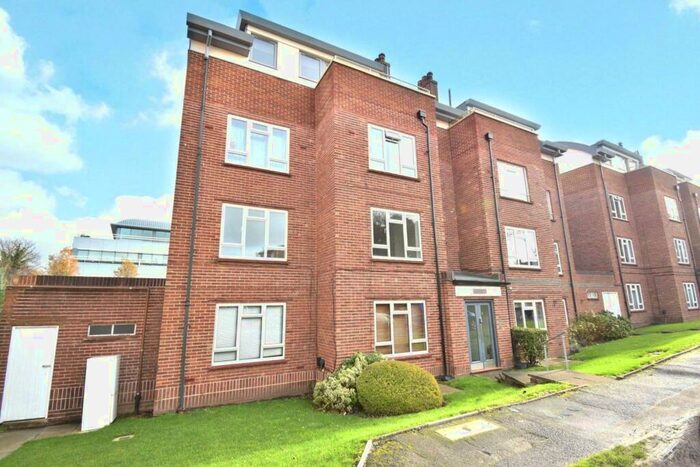 2 Bedroom Apartment To Rent In Hampshire Lodge, Courtlands, Maidenhead, Berkshire, SL6