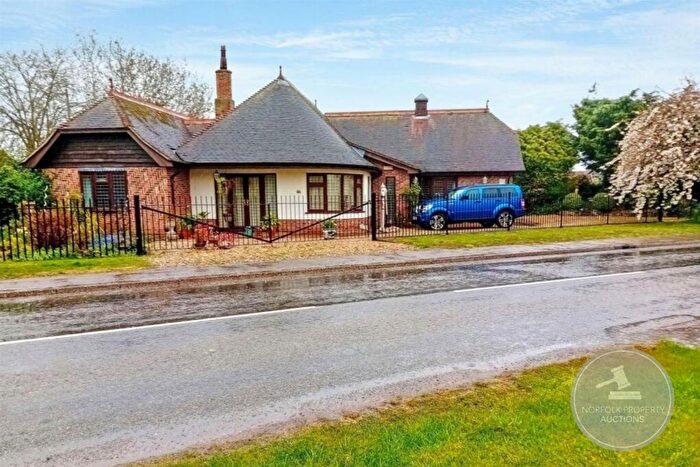 4 Bedroom Bungalow For Sale In Station Road, Long Sutton, Spalding, PE12