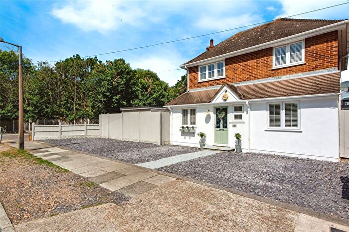 3 Bedroom Detached House For Sale In Cresthill Avenue, Grays, Essex, RM17