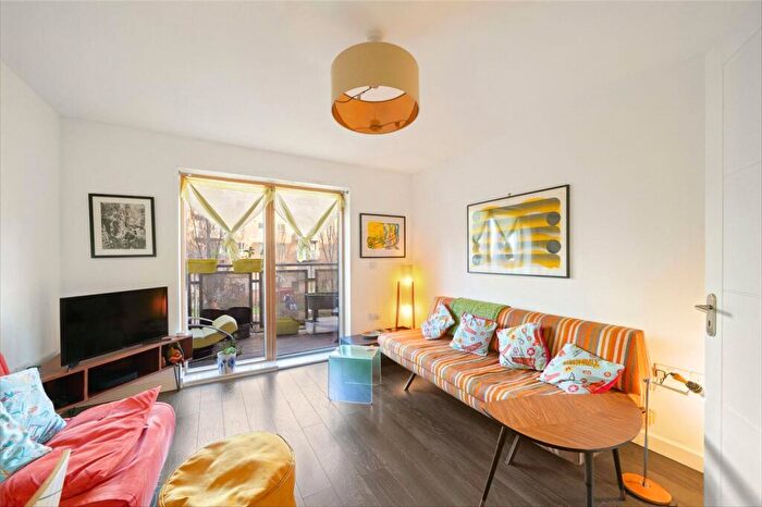 1 Bedroom Apartment For Sale In New Clocktower Place, London, N7