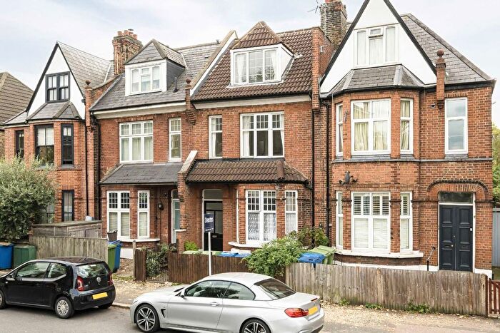 2 Bedroom Flat For Sale In Lordship Lane, East Dulwich, SE22
