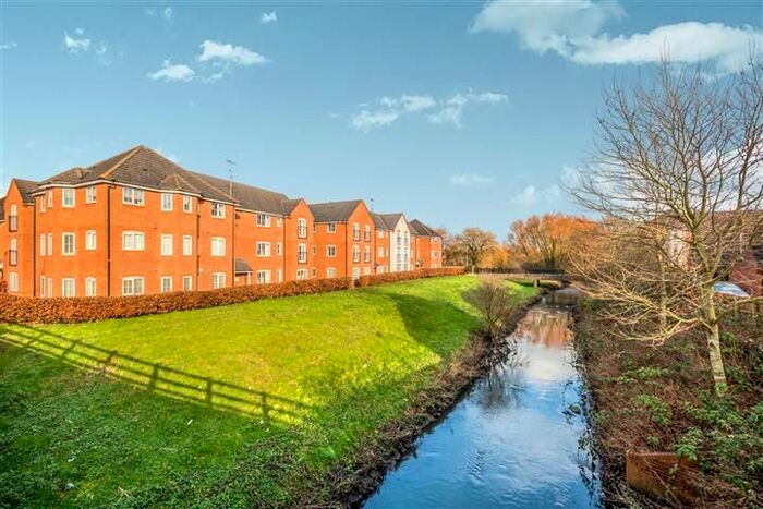 2 Bedroom Flat To Rent In Wedgbury Close, Wednesbury, WS10