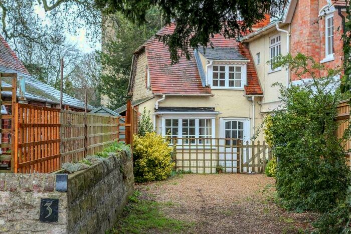 2 Bedroom Cottage To Rent In The Green South, Warborough, OX10