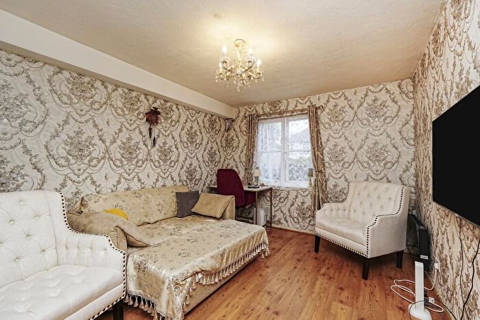 1 Bedroom Flat To Rent In Le May Avenue London, SE12