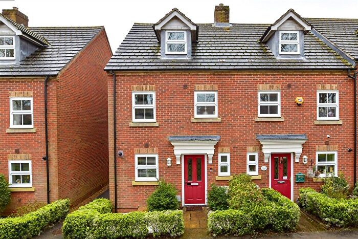 3 Bedroom End Of Terrace House For Sale In Queen Elizabeth Square, Maidstone, Kent, ME15