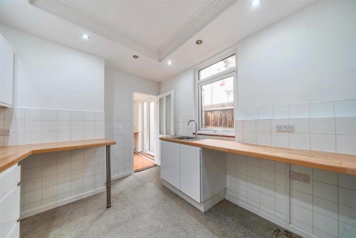 2 Bedroom Flat For Sale In Lower Road, Belvedere, DA17