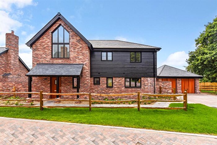 4 Bedroom Detached House For Sale In Blackthorn Gardens, Eastergate, PO20