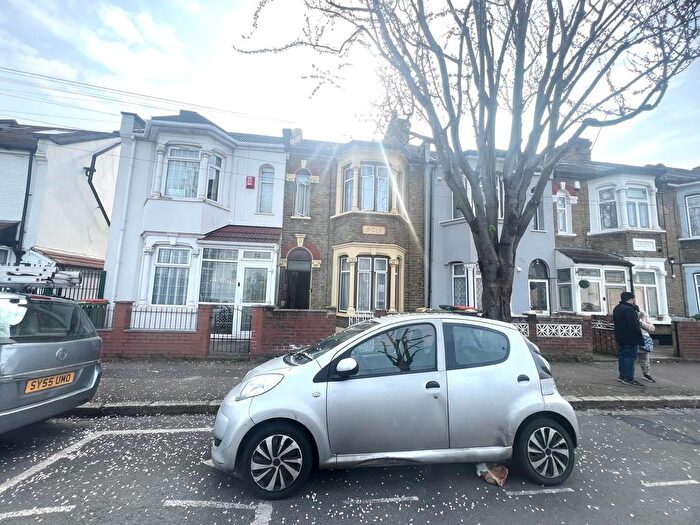 4 Bedroom Semi Detached House To Rent In Upton Park Road, London, E7