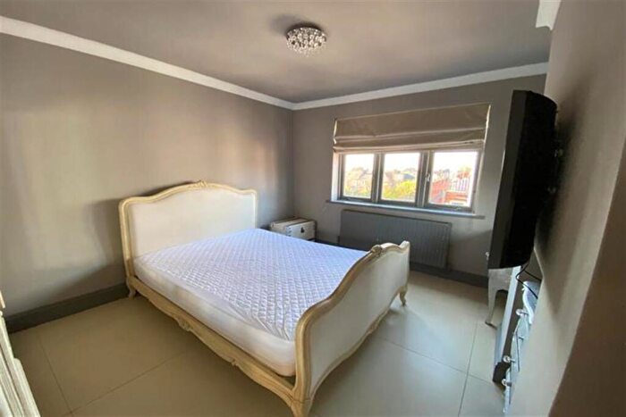 3 Bedroom Apartment To Rent In The Green, Station Road, Ringwood Way, Winchmore Hill, London, N21