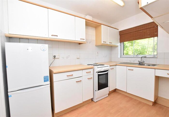 1 Bedroom Flat To Rent In Trafalgar Court, RG30