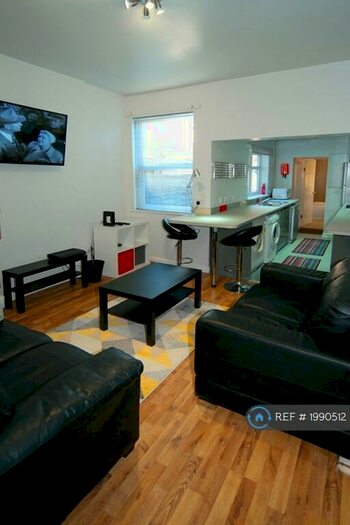 4 Bedroom Terraced House To Rent In Seaford Street, Stoke-On-Trent, ST4