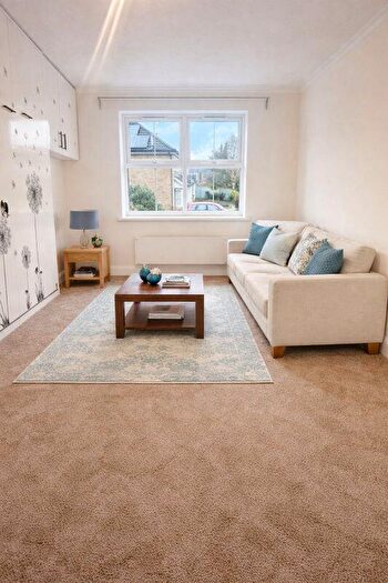 2 Bedroom Flat To Rent In Hatfield Close, Belmont Heights, Sutton, SM2