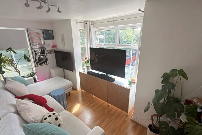 3 Bedroom Flat For Sale In Chancellor Court, Liverpool, L8