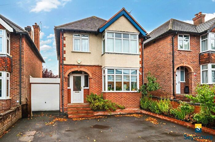 3 Bedroom Detached House For Sale In Guildford, Surrey, GU2