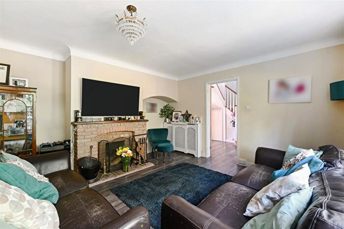 4 Bedroom Detached House For Sale In Redhill Road, Rowland's Castle, PO9