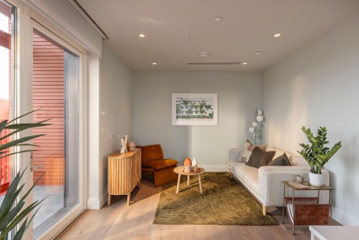 2 Bedroom Flat For Sale In London, W6