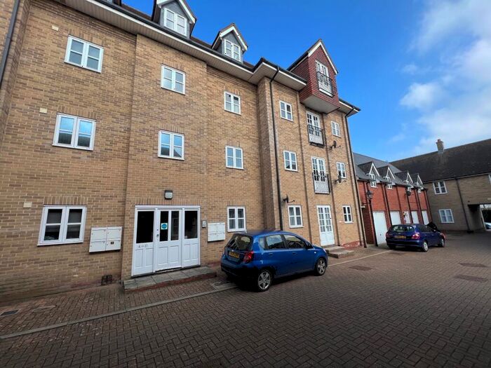 2 Bedroom Flat To Rent In Connaught Close, Colchester, CO1