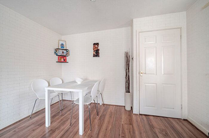 2 Bedroom Semi-Detached House For Sale In Grantham Road, London, E12