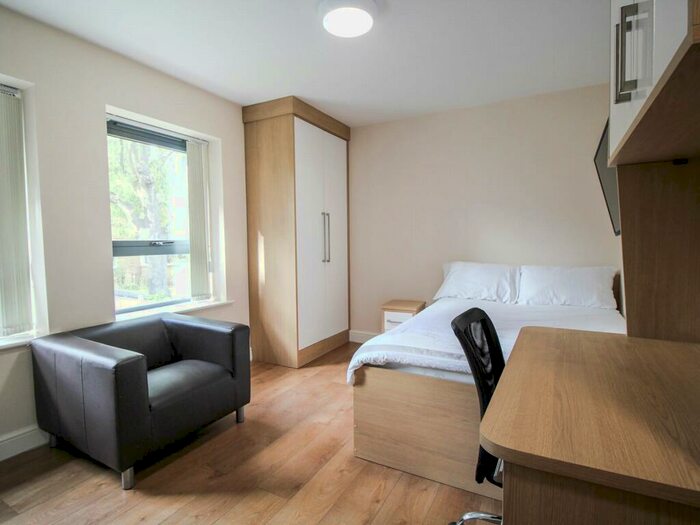 Apartment To Rent In Apt, Lofthouse Residence #, LS2