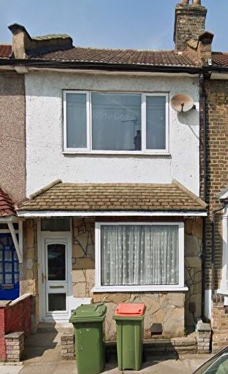 2 Bedroom Terraced House To Rent In Pond Road, London, E15