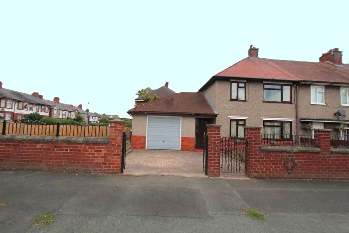 3 Bedroom End Of Terrace House For Sale In Warwick Avenue, Hightown, LL13